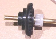 Picture of the elevating gear of the 40mm Bofors Cannon, designed by John with Scalextrix Gears - John Drain's Model PT-Boat Site