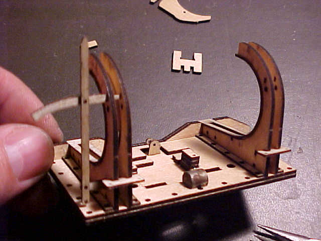 John's example of the dummy release arm with magnets on the Torpedo - John Drain's Model PT-Boat Site