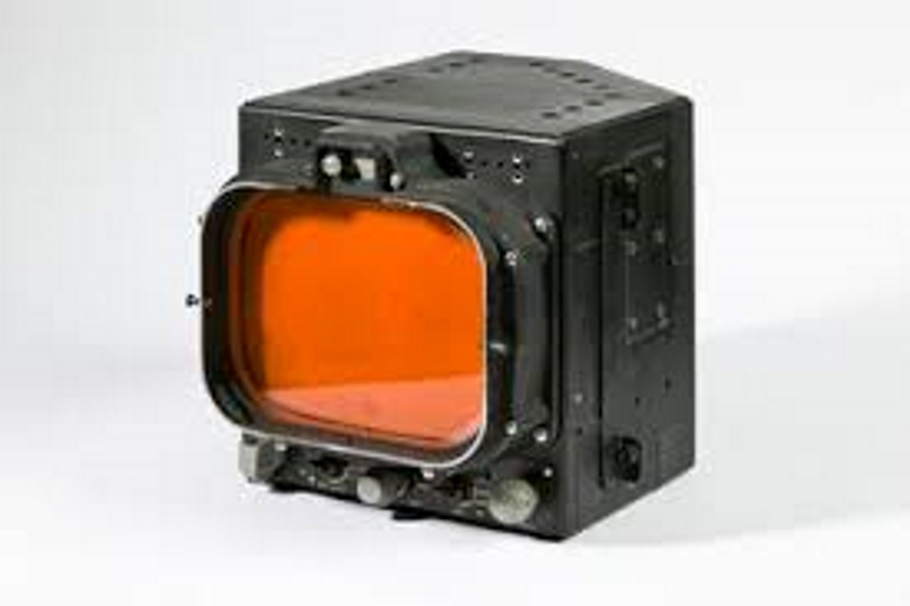 Photo of the Plan Position Indicator from the MTB523 - John Drain's Model PT-Boat Site
